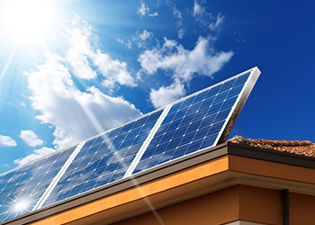 Qual a melhor direção para instalar um painel solar?